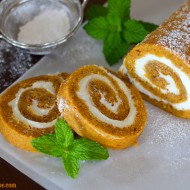 Pumpkin Spice Roll With Maple Cream Cheese